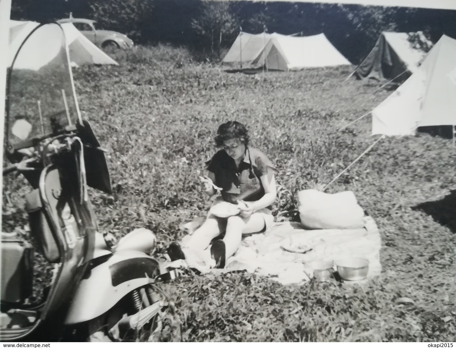 PÉRIPLE EN MOTO SCOOTER JEUNE FEMME DEPUIS VOSGES FRANCE JUSQU'À BRUXELLES BELGIQUE 11 PHOTOS ORIGINALES  ANNÉE 1953