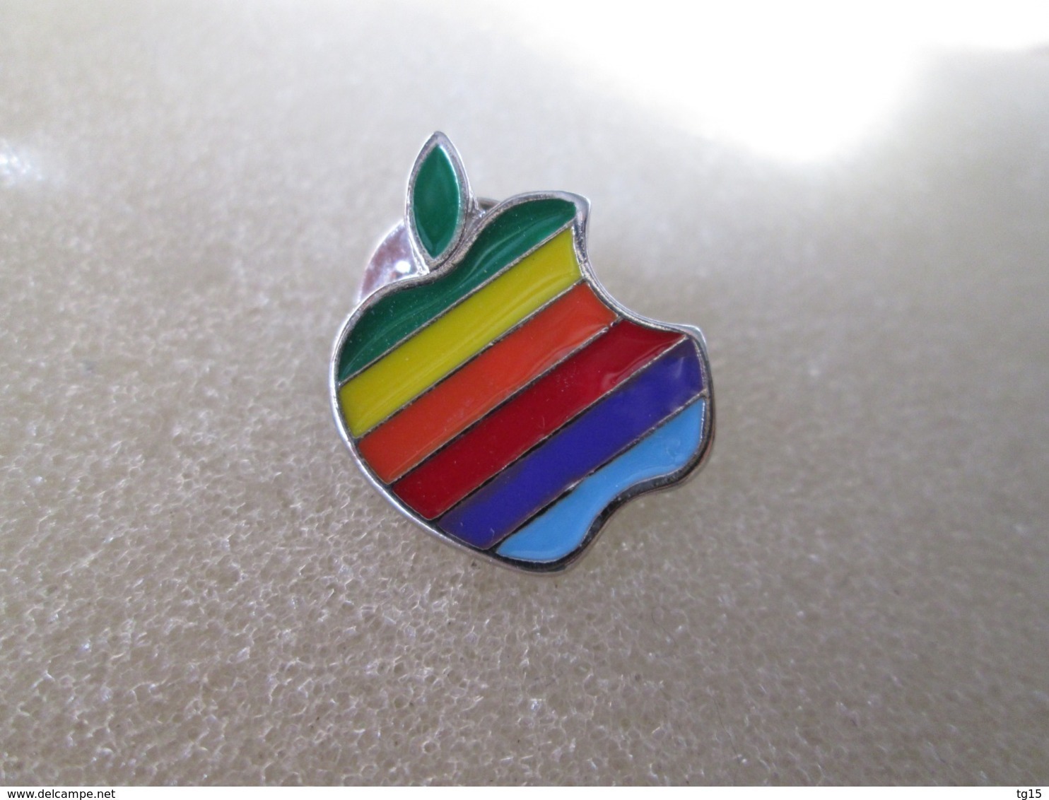 PIN'S   APPLE  INFORMATIQUE   Email A Froid - Informatica