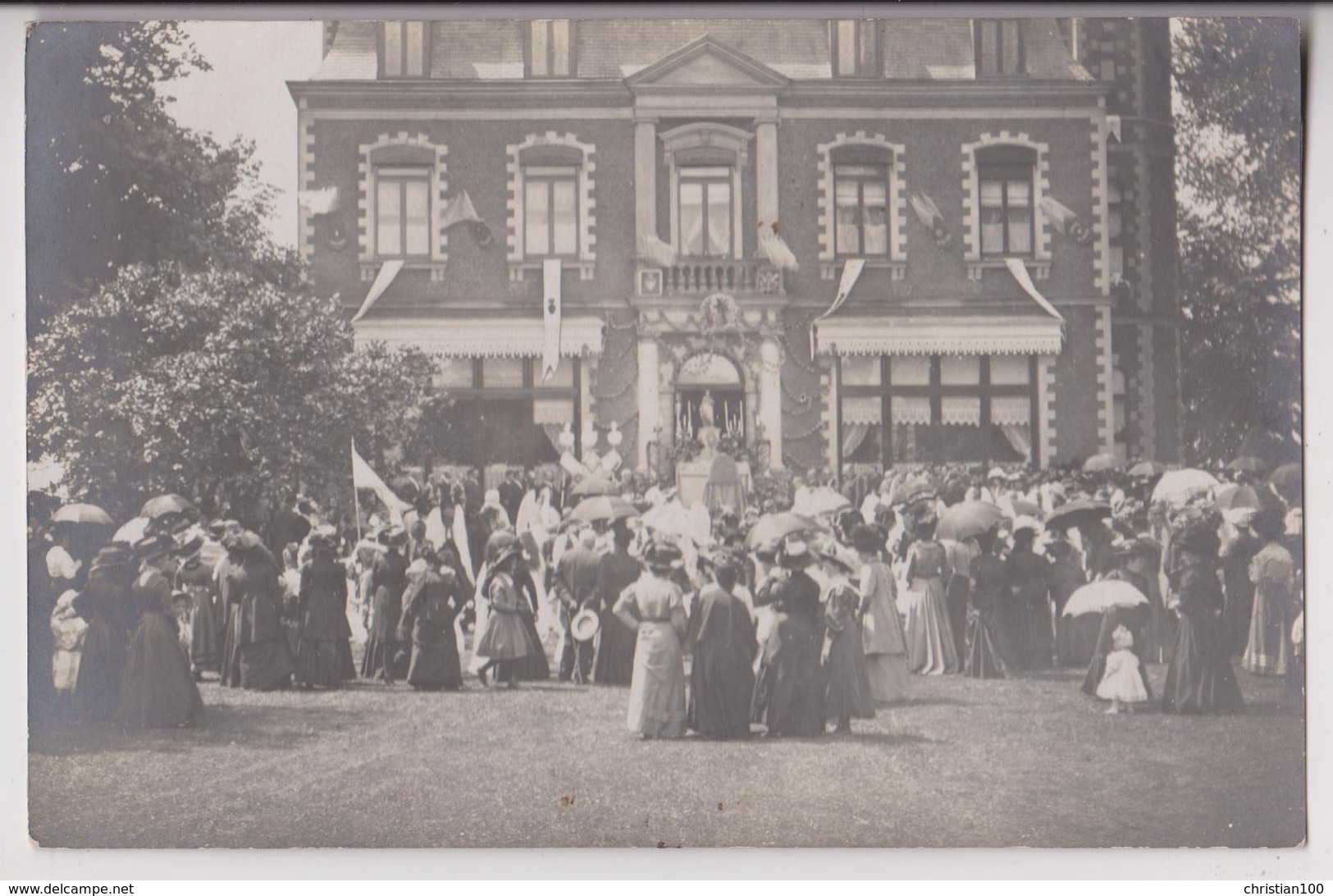 CARTE PHOTO : MESSE EN PLEIN AIR - FETE RELIGIEUSE - BANNIERES - PRETRE & AUTEL - VIERGE MARIE - CIERGES -z R/V Z- - Te Identificeren