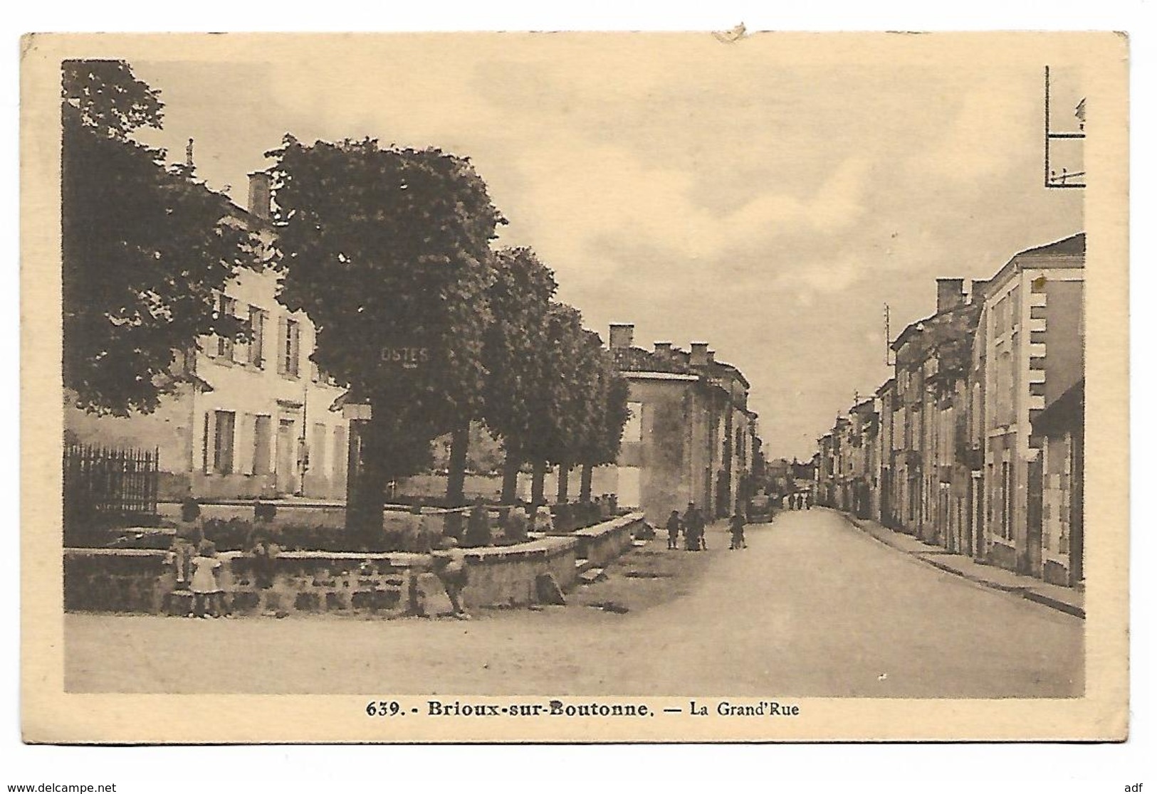 CPSM ANIMEE BRIOUX SUR BOUTONNE, ANIMATION DANS LA GRAND'RUE, DEUX SEVRES 79 - Brioux Sur Boutonne