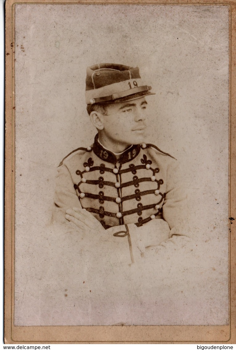 Photo D'un Militaire En Uniforme Sur Support Cartonné  16,5 Cm X11 Cm (photographie Raphaël Hecquet Brillon (Nord) - War, Military