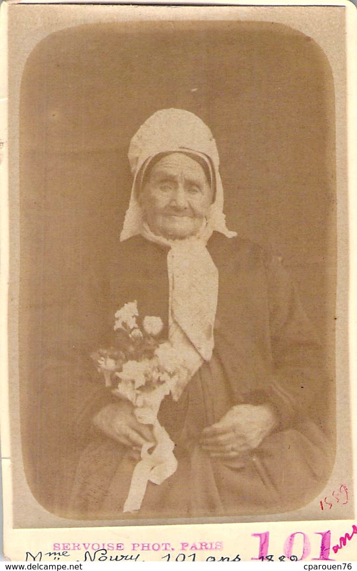 PHOTO ANCIENNE CDV MME NOURY 101 ANS EN 1889 CENTENAIRE DU 19 EME SIECLE PHOTO JULIANE PARIS - Persone Identificate