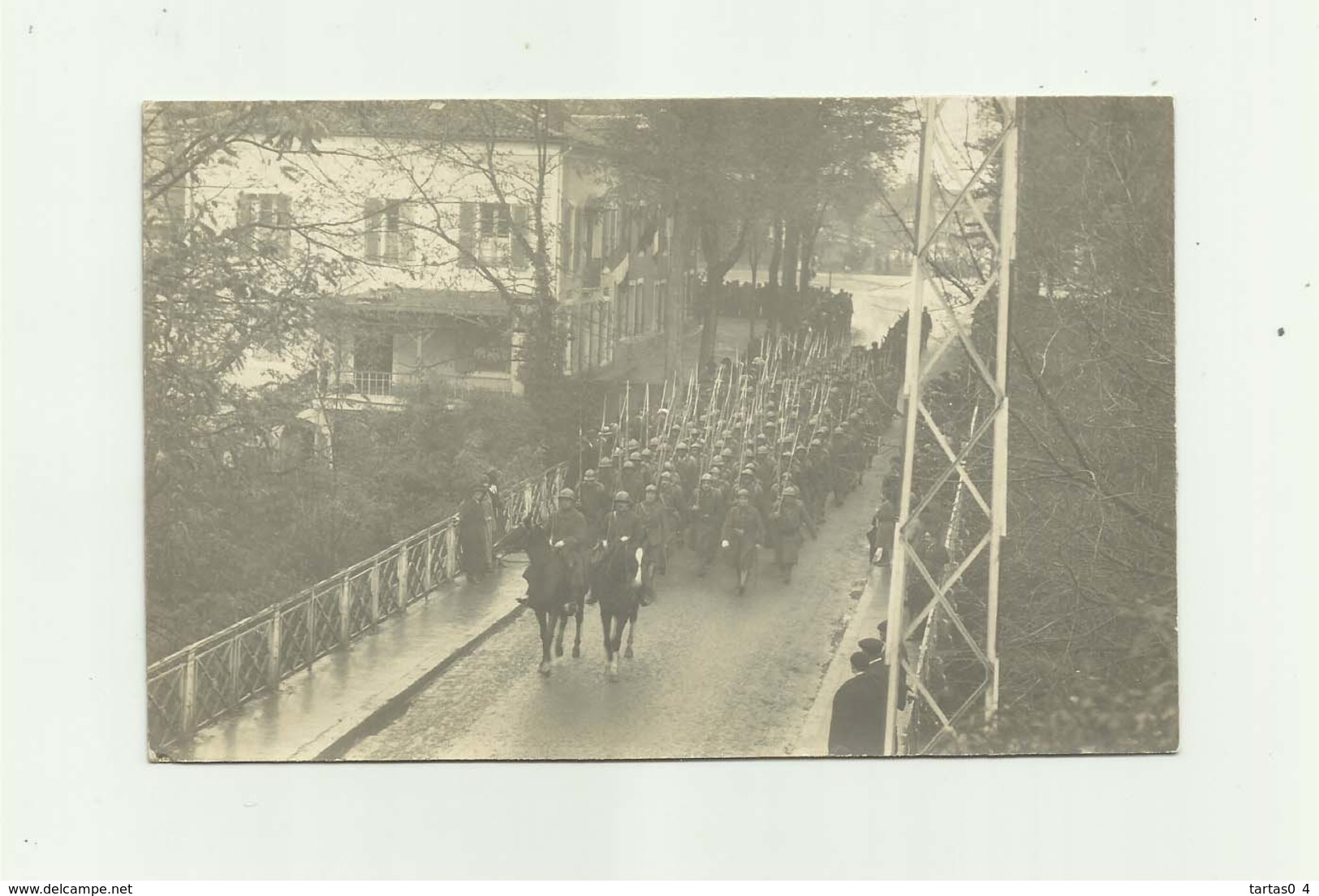 40 - MONT DE MARSAN - CP PHOTO - Troupe De Militaires Defilant Sur Le Pont Du Commerce Trés Bon état - Mont De Marsan