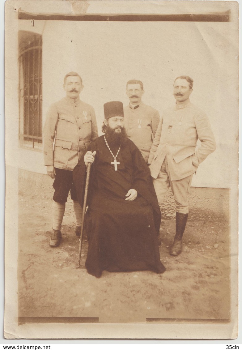 SALONIQUE - Lot De 2 Photos Souples De Soldats Français à L'Hopital Russe Et En Compagnie D'un Religieux Grec ( Pope ) - Guerre, Militaire