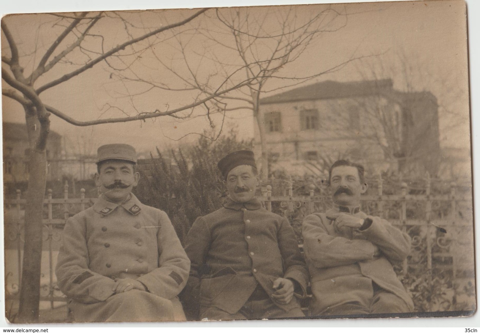 SALONIQUE - Lot De 2 Photos Souples De Soldats Français à L'Hopital Russe Et En Compagnie D'un Religieux Grec ( Pope ) - Guerre, Militaire