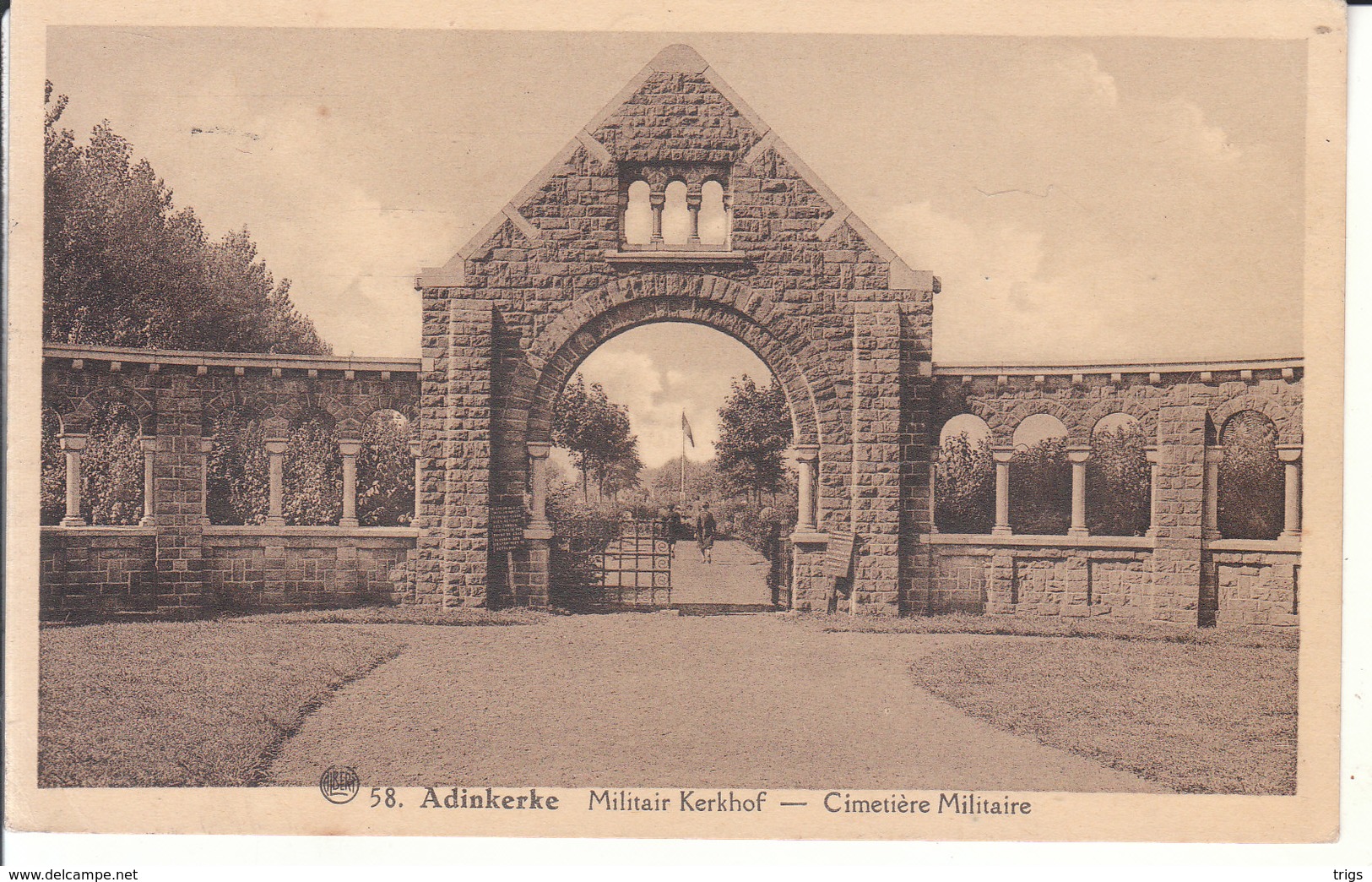 Adinkerke - Militair Kerkhof - De Panne