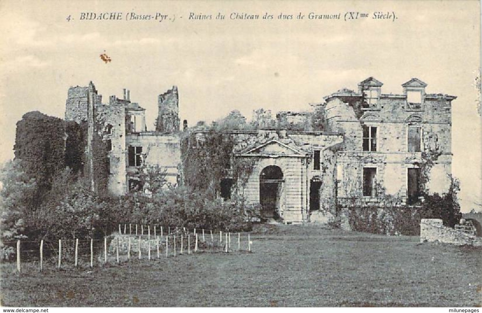 64 PYRENEES Atlantiques Ruines Du Chateau Des Ducs De Gramont à BIDACHE - Bidache