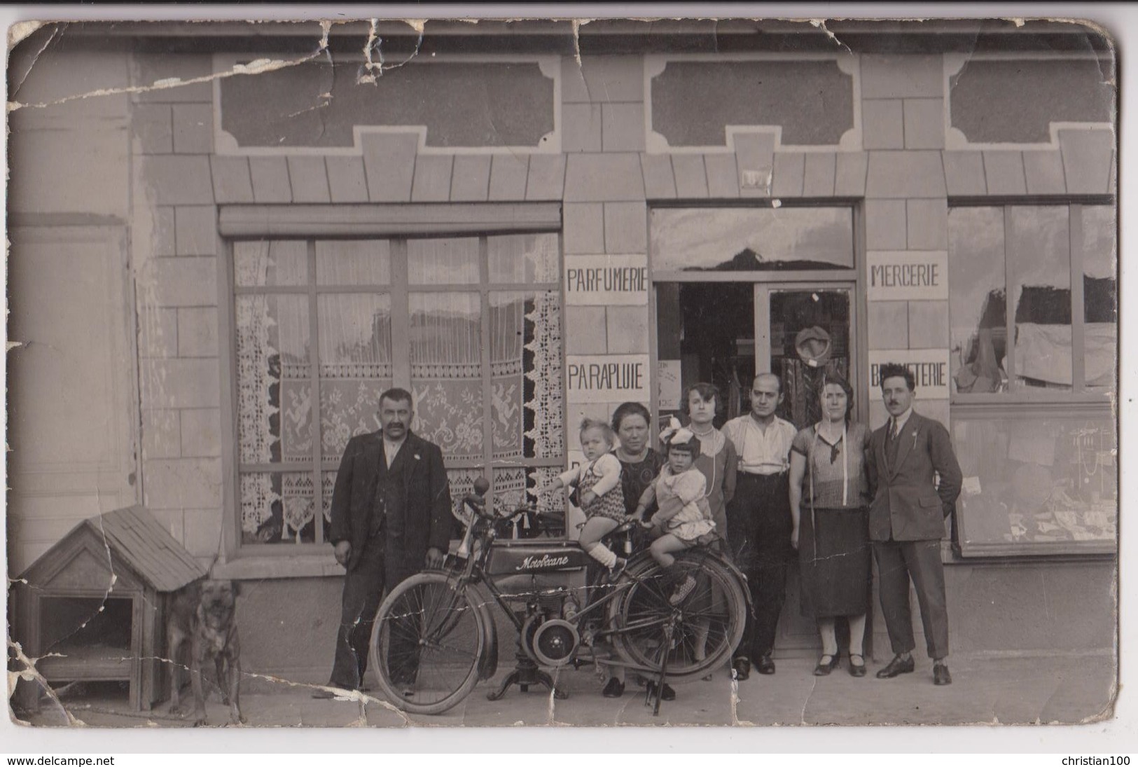 CARTE PHOTO EN L'ETAT (PLIS & DECHIRURES) : MOTO MARQUE " MOTOBECANE " - MAGASIN (PARFUMERIE - BIJOUTERIE -OU ?-z R/V Z- - To Identify