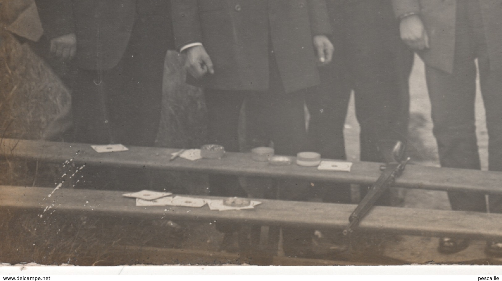 TIR AU FUSIL - CARTE PHOTO D'UN GROUPE D'HOMME AVEC UN FUSIL ET DES CIBLES - A LOCALISER - Tiro (armas)