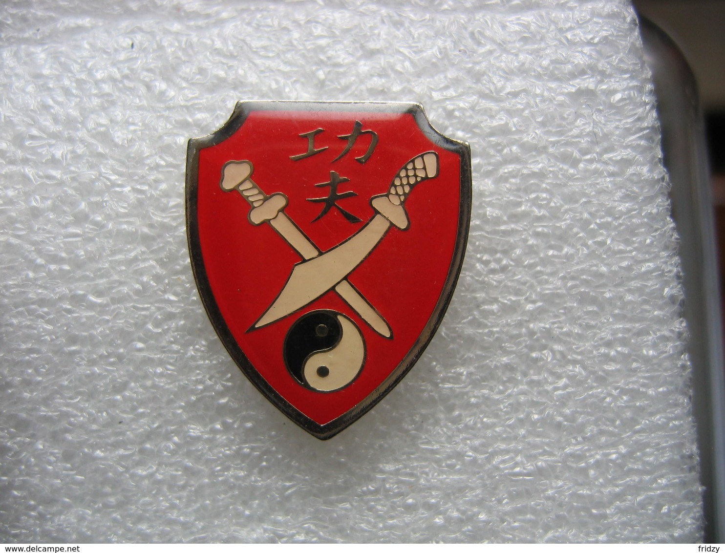 Pin's Arts Martiaux, épée, Sabre - Lucha