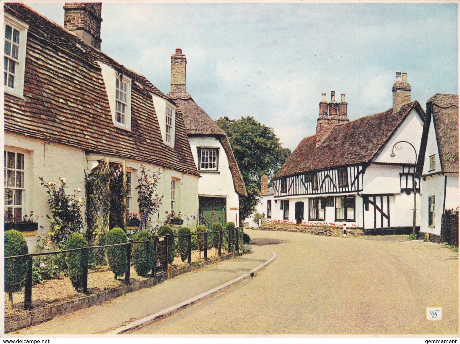 HOUGHTON - THATCHED COTTAGES - Huntingdonshire