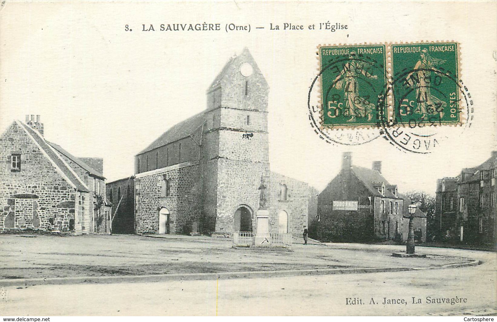 CPA 61 Orne La Sauvagère La Place Et L'Eglise - Publicité Dubonnet - Autres & Non Classés