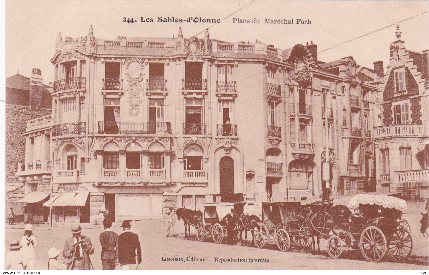 LES SABLES D'OLONNE 85 / Place Du Maréchal Foch / Animation - Sables D'Olonne