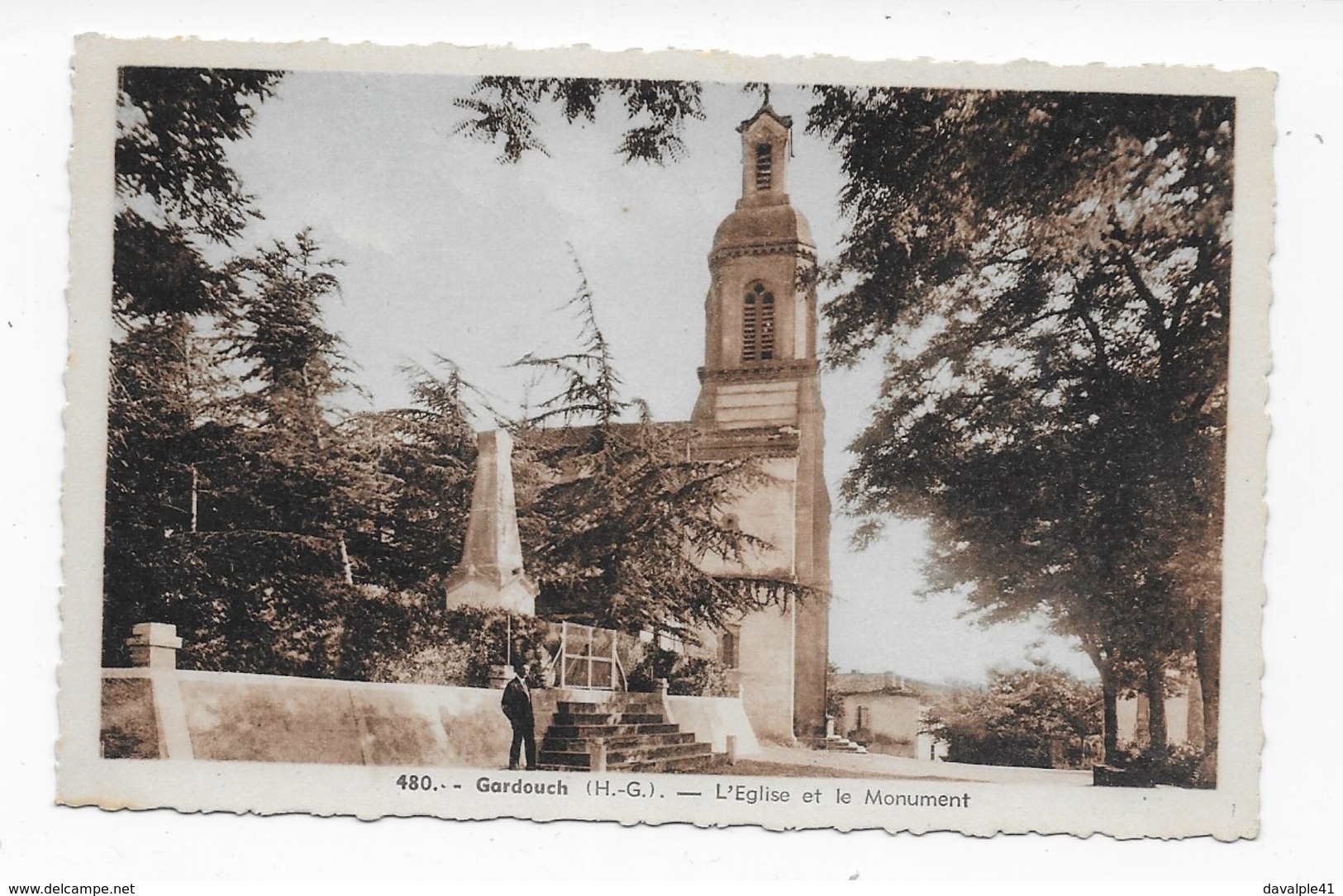 31  GARDOUCH  EGLISE ET MONUMENT AUX MORTS  TRES   BON ETAT   2 SCANS - Autres & Non Classés