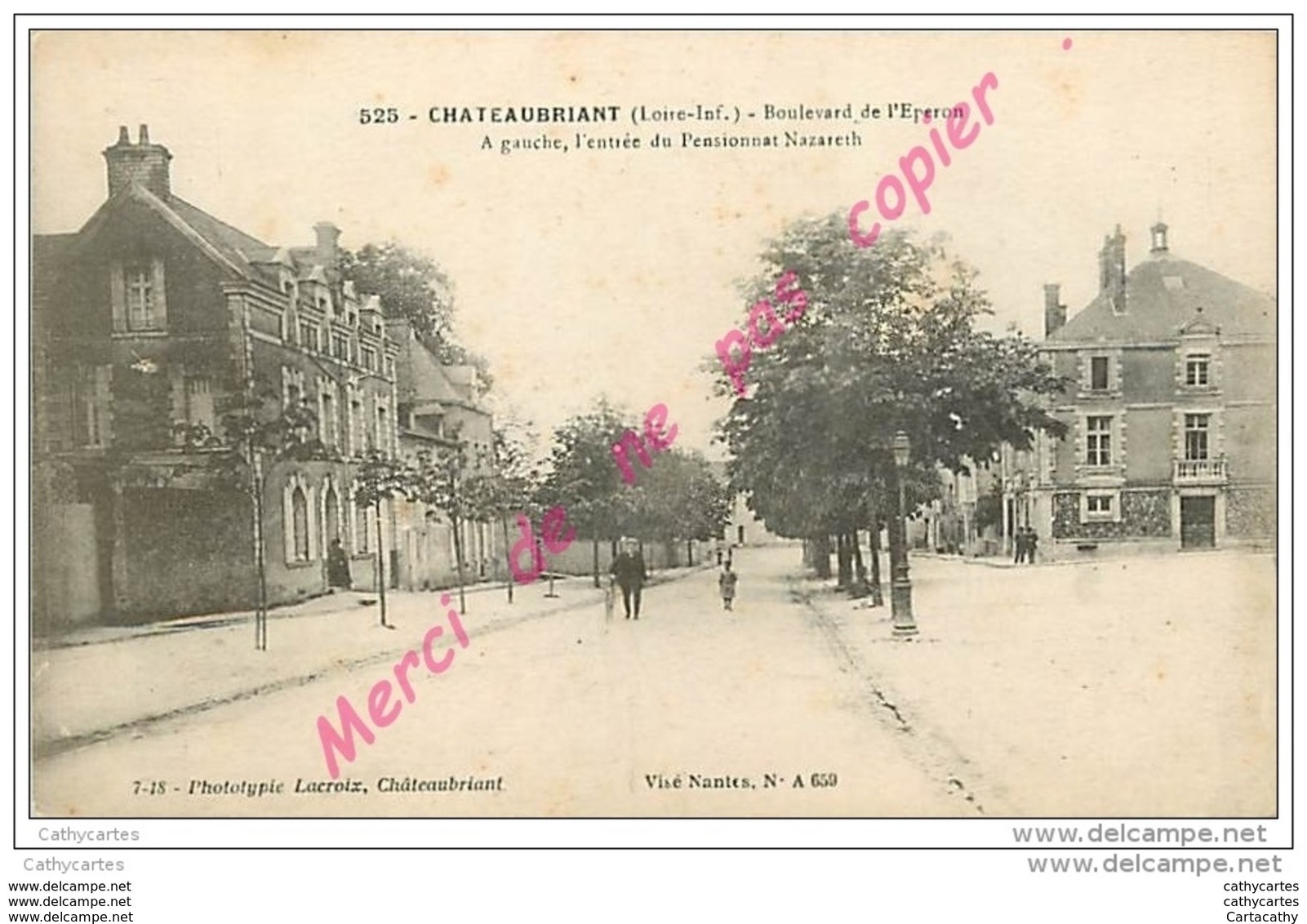 44. CHATEAUBRIANT . Boulevard De L'Eperon . A Gauche Entrée Du Pensionnat Nazareth . CPA Animée . - Châteaubriant