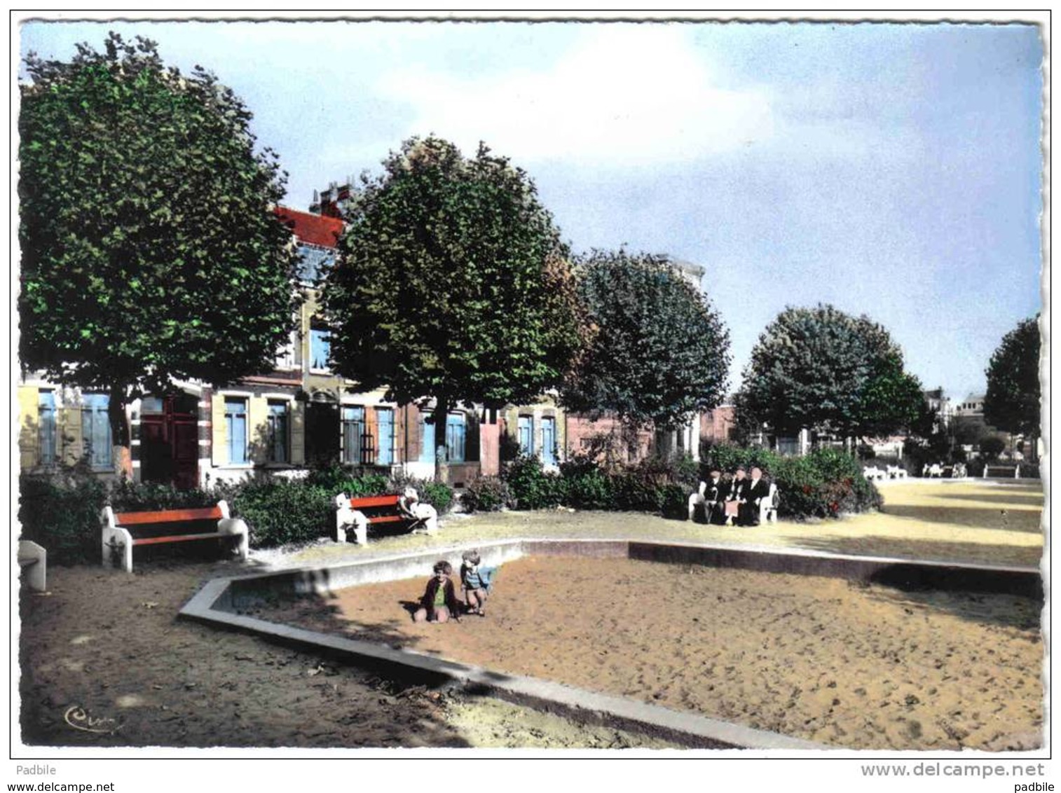 Carte Postale 59. Lambersart Place Du Docteur Martin  Le Square Trés Beau Plan - Lambersart