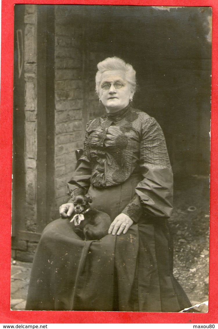Carte-Photo - Femme Avec Son Petit Chien - 1907 - - Donne
