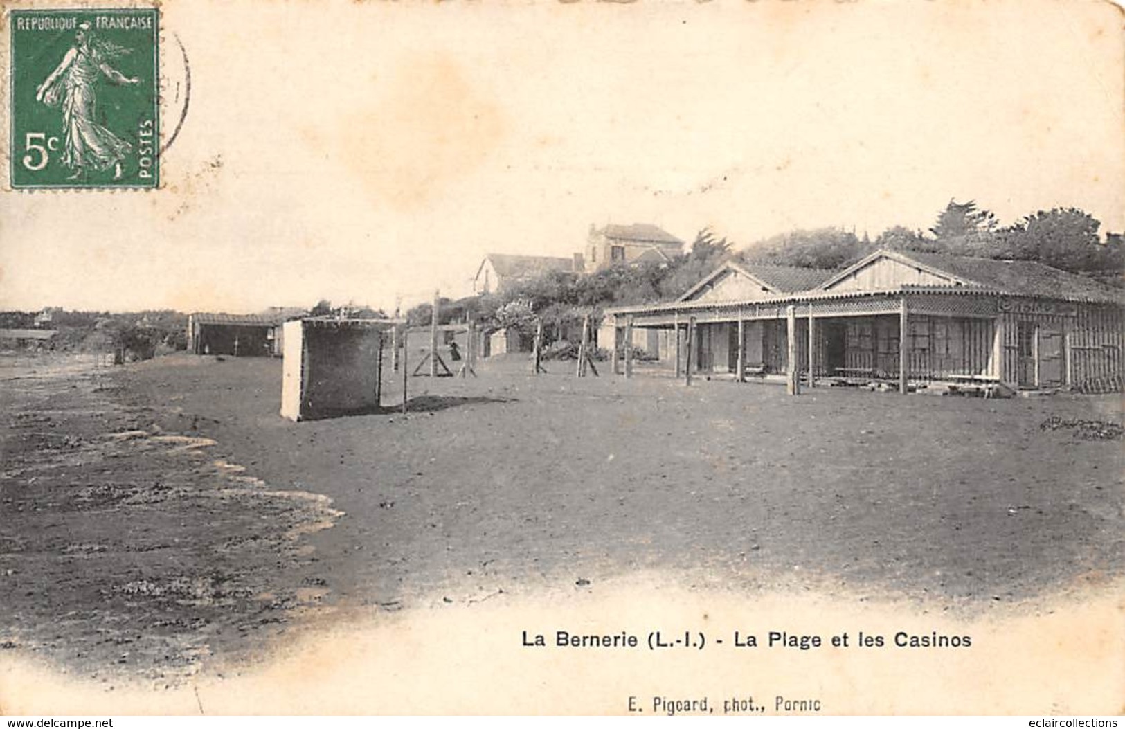 La Bernerie En Retz        44     La Plage Et Les Casinos       (voir Scan) - La Bernerie-en-Retz