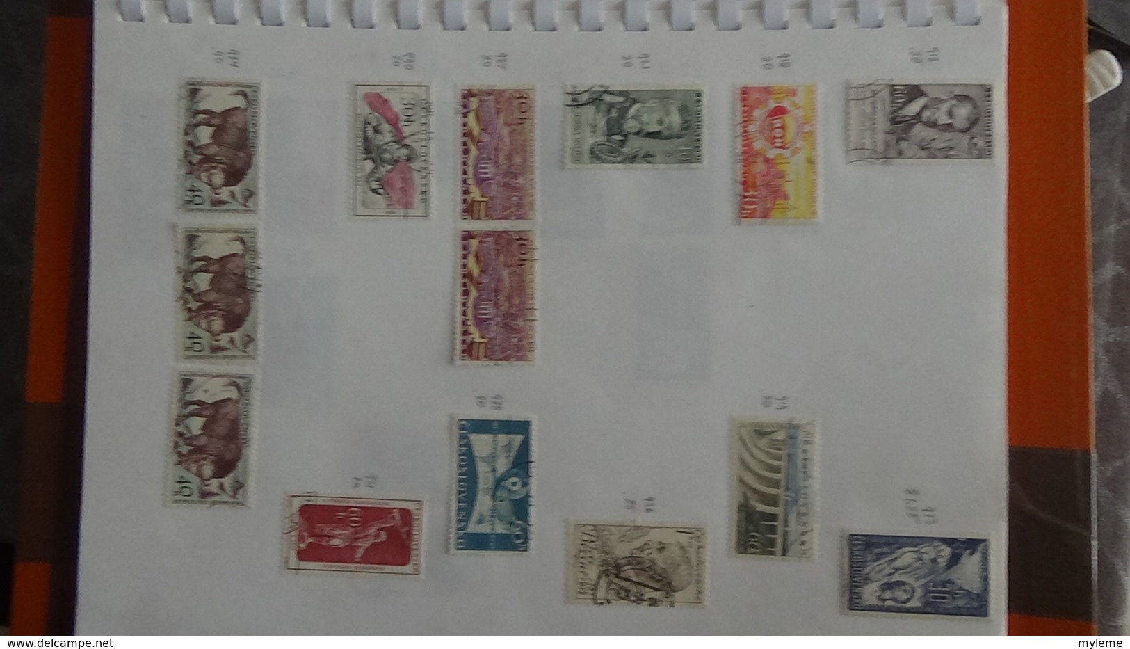 A257 Cahier de timbres de Tchécoslovaqiue et Albanie  !!! Voir commentaires