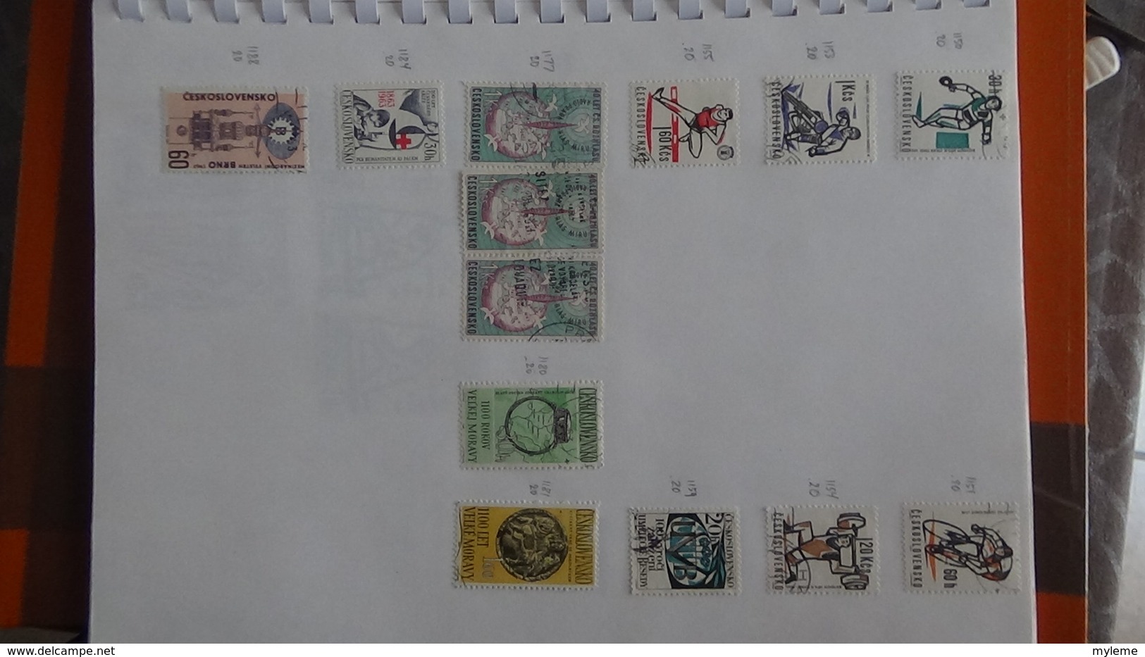 A257 Cahier de timbres de Tchécoslovaqiue et Albanie  !!! Voir commentaires