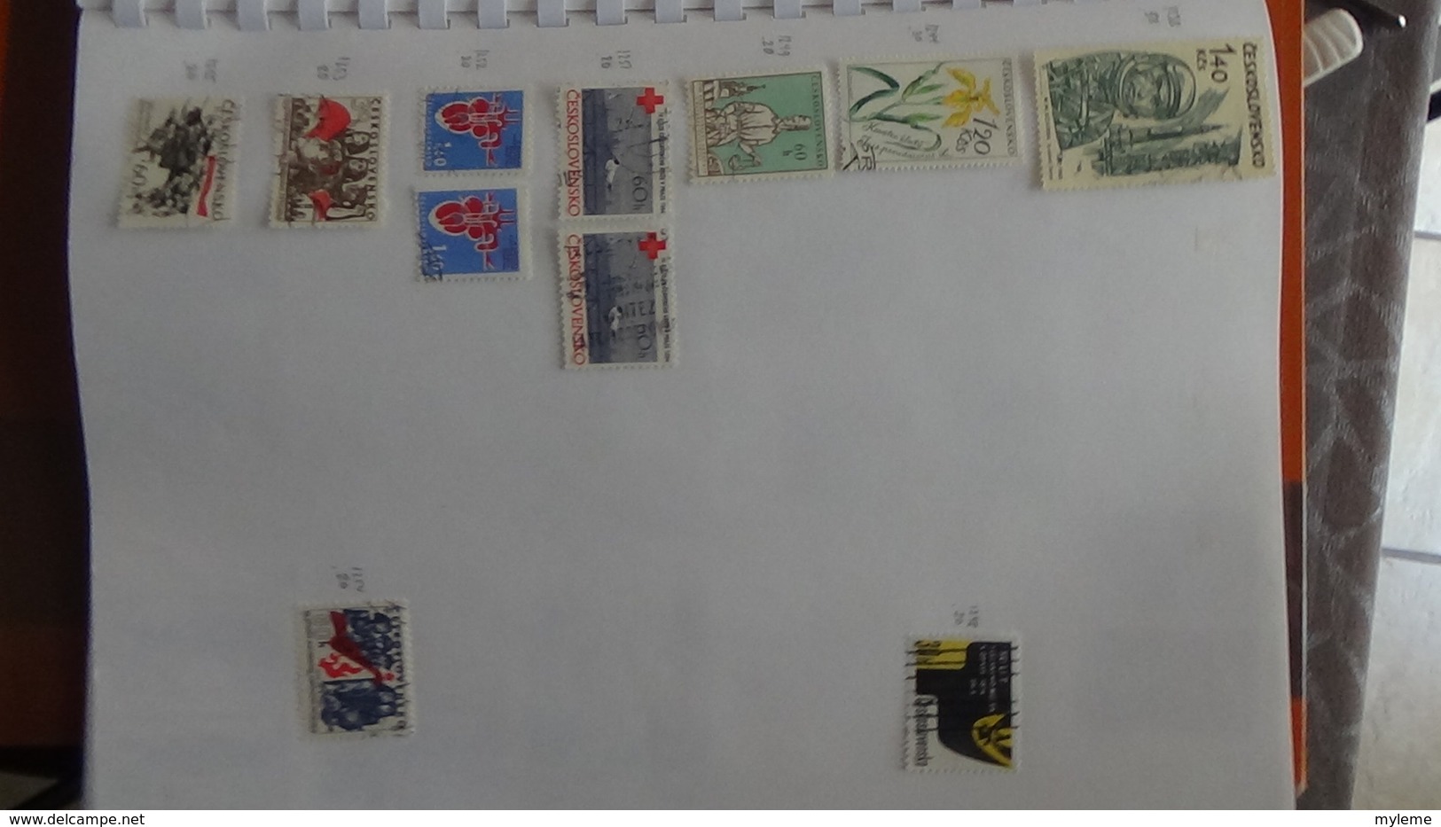 A257 Cahier de timbres de Tchécoslovaqiue et Albanie  !!! Voir commentaires