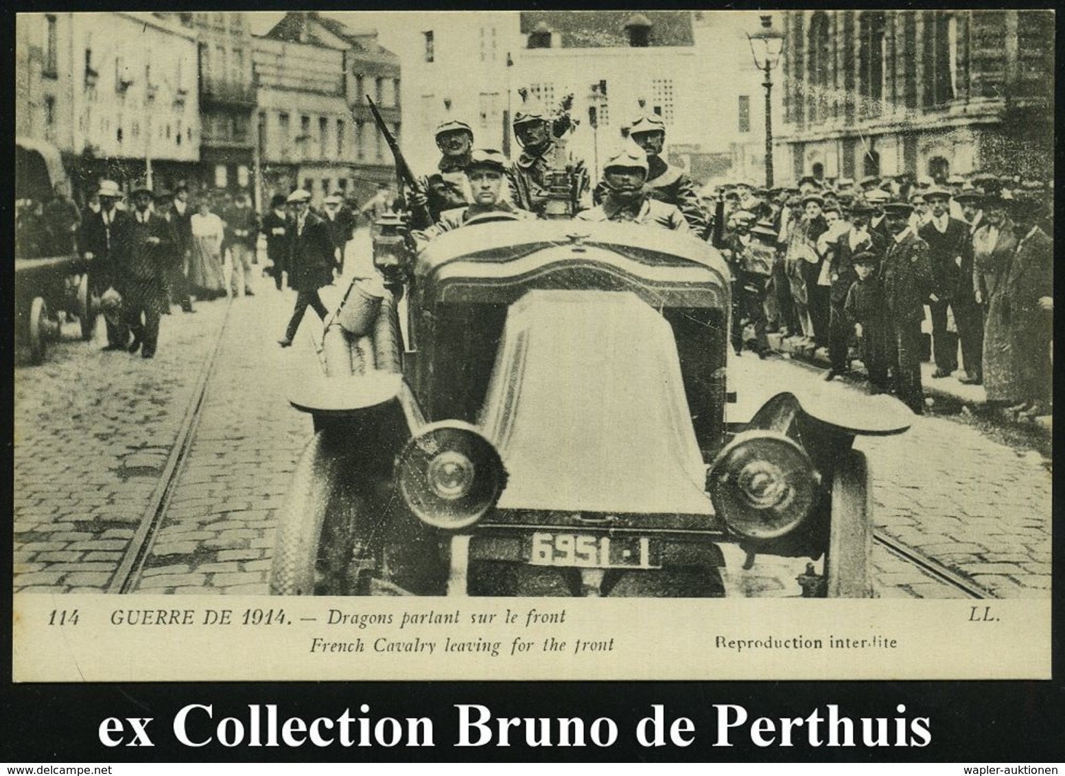 KRAFTFAHR-TRUPPEN / MILITÄR-KFZ. (ohne PANZER) : FRANKREICH 1914 S/w.-Foto-Ak.: Französ. Dragoner Fahren Mit PKW (Renaul - Voitures