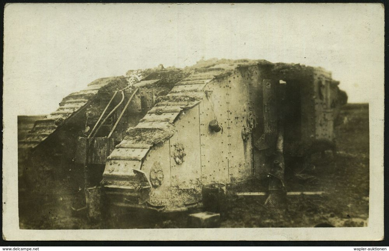 GEPANZERTE KRAFTFAHRZEUGE / PANZER : DEUTSCHES REICH /  FRANKREICH 1917 (ca.) S/w.-Foto-Ak.: Französ., Abgeschossener Ta - Autres (Terre)