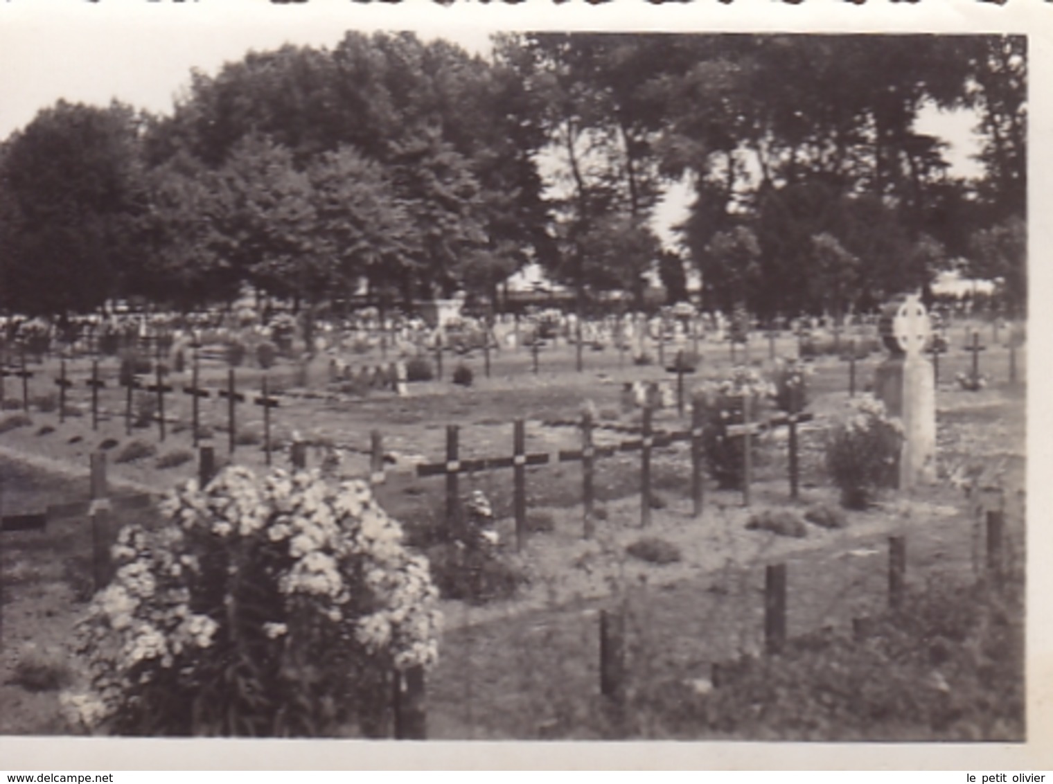 PHOTO ORIGINALE 39 / 45 WW2 WEHRMACHT FRANCE CAMBRAI VUE SUR LE CIMETIÈRE MILITAIRE DE 14 / 18 - Guerre, Militaire