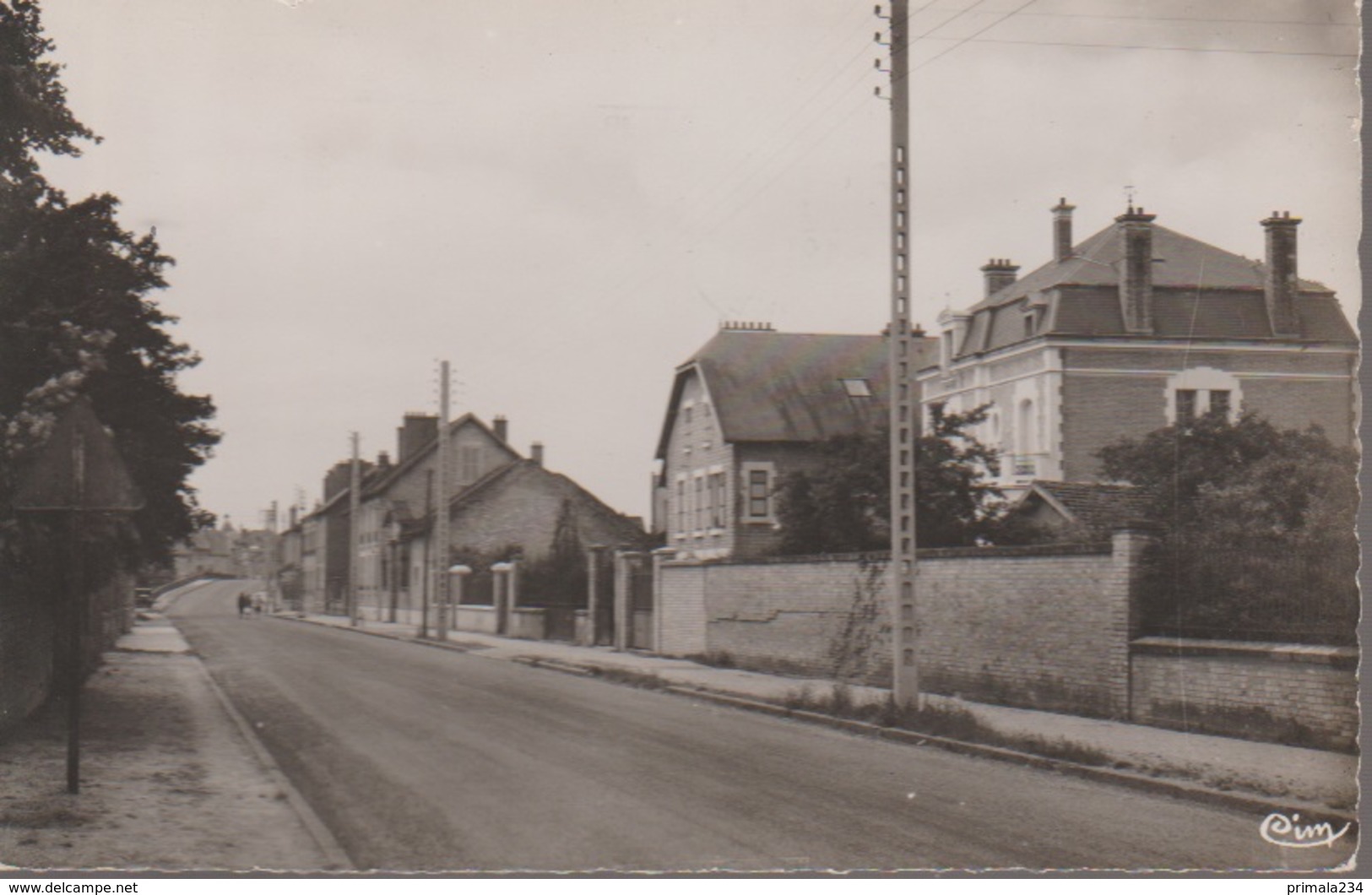 ATTIGNY - AVENUE JEAN JAURES - Attigny