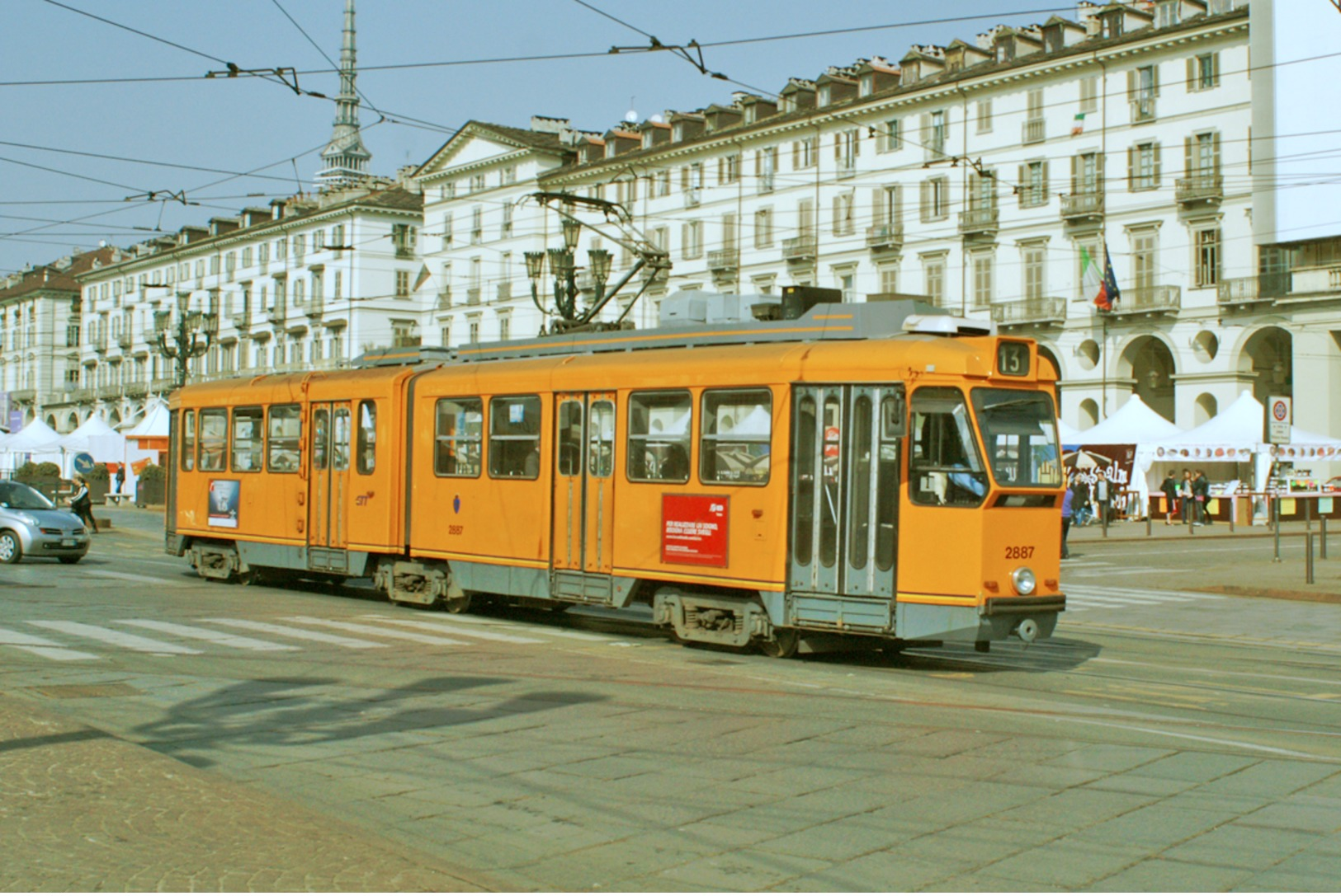 Turin (Italie)  Tramway De Turin - 03/2012 -  Piazza Vittorio Veneto Ligne N°15 - Rame N° 2887 (type 2800 – 2eme Série) - Tramways