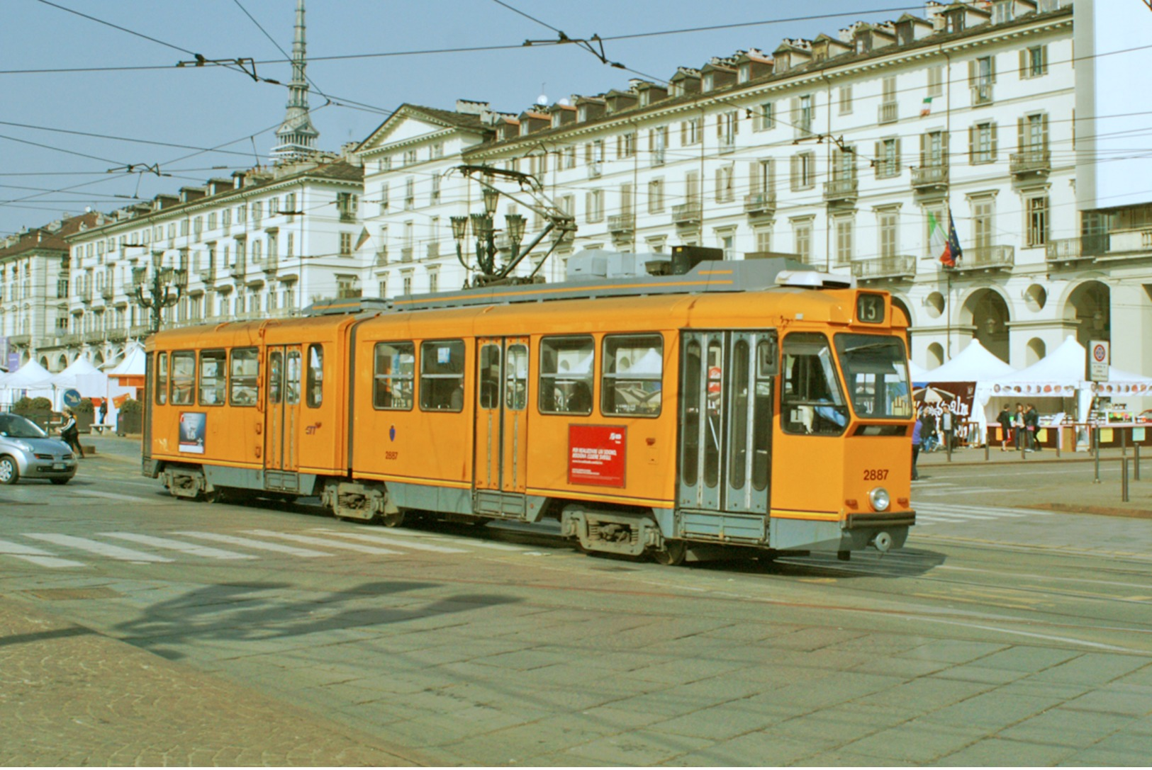Turin (Italie)  Tramway De Turin - 03/2012 -  Piazza Vittorio Veneto Ligne N°15 - Rame N° 2887 (type 2800 – 2eme Série) - Transports