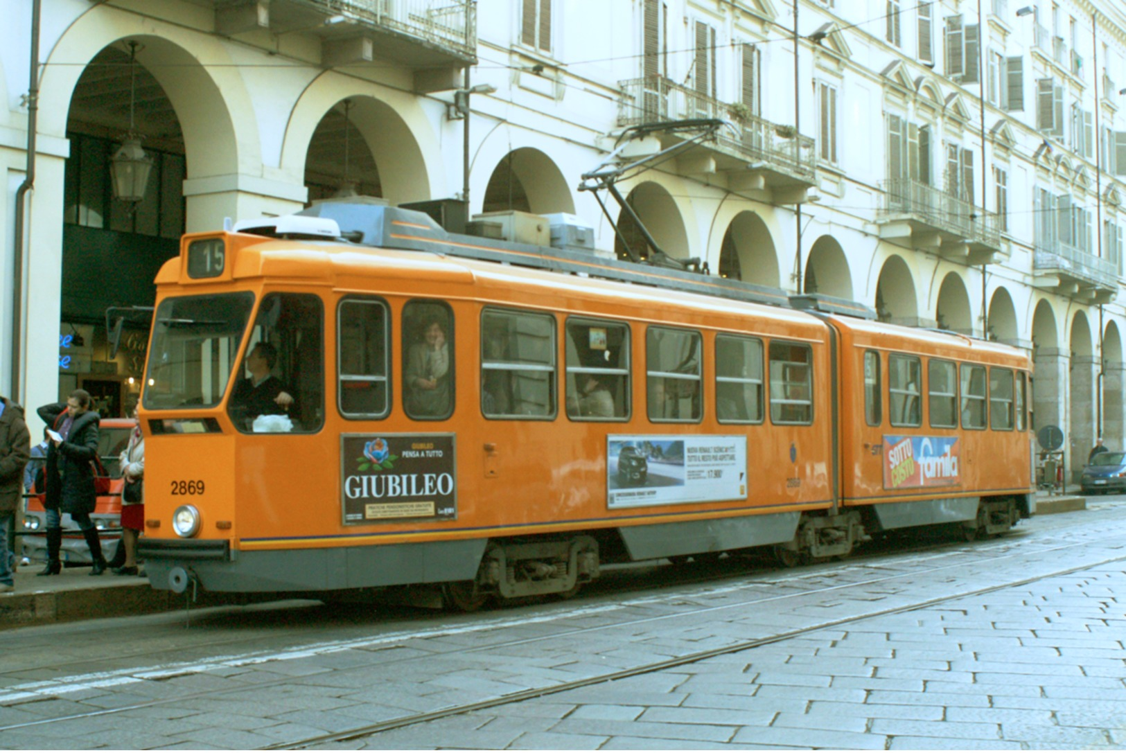 Turin (Italie)  Tramway De Turin - 03/2012 -  Via Po Ligne - N°15 - Rame N° 2869 (type 2800 – 2eme Série) - Transports