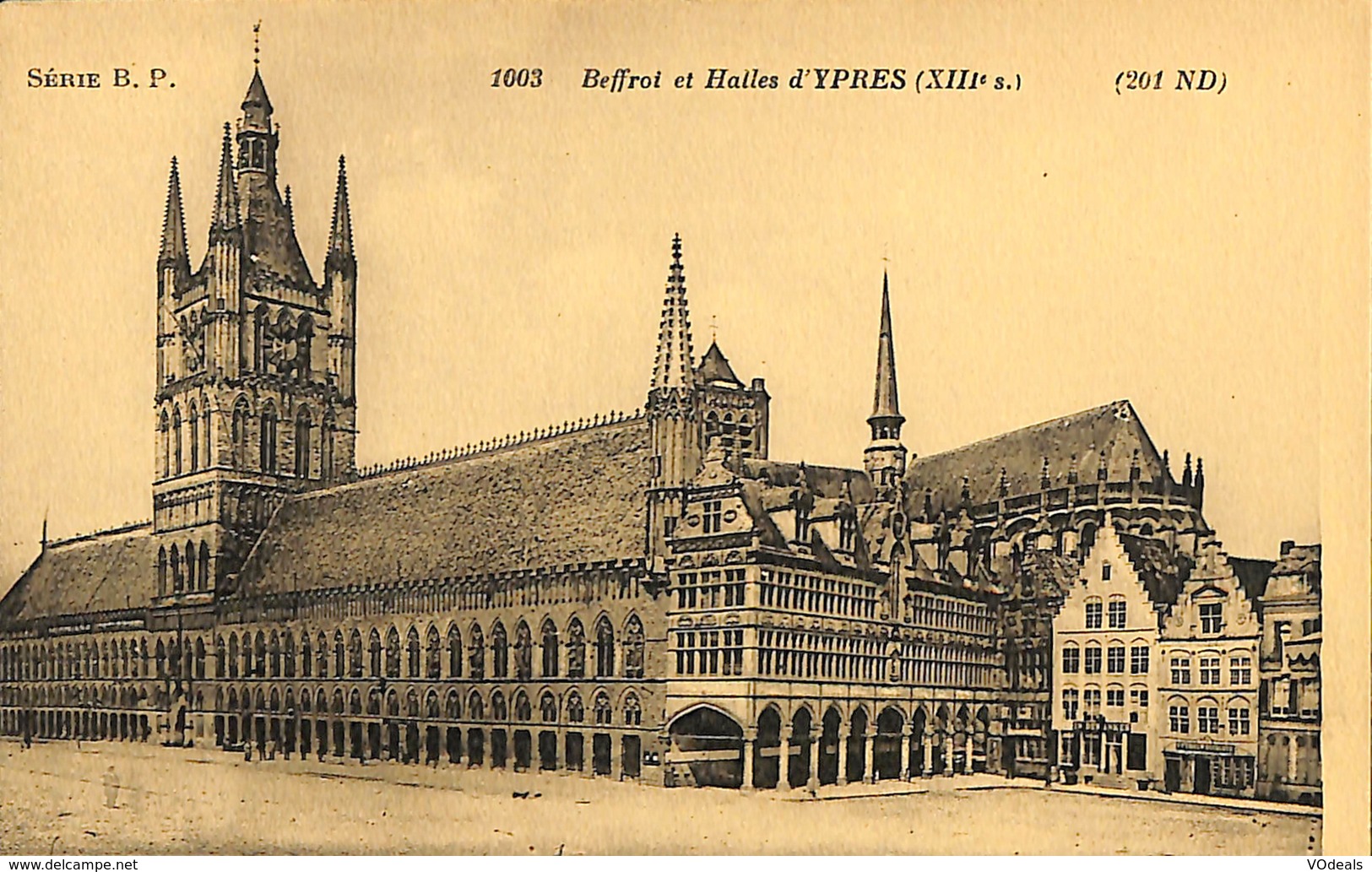 CPA - Belgique - Ieper - Ypres - Beffroi Et Halles - Ieper