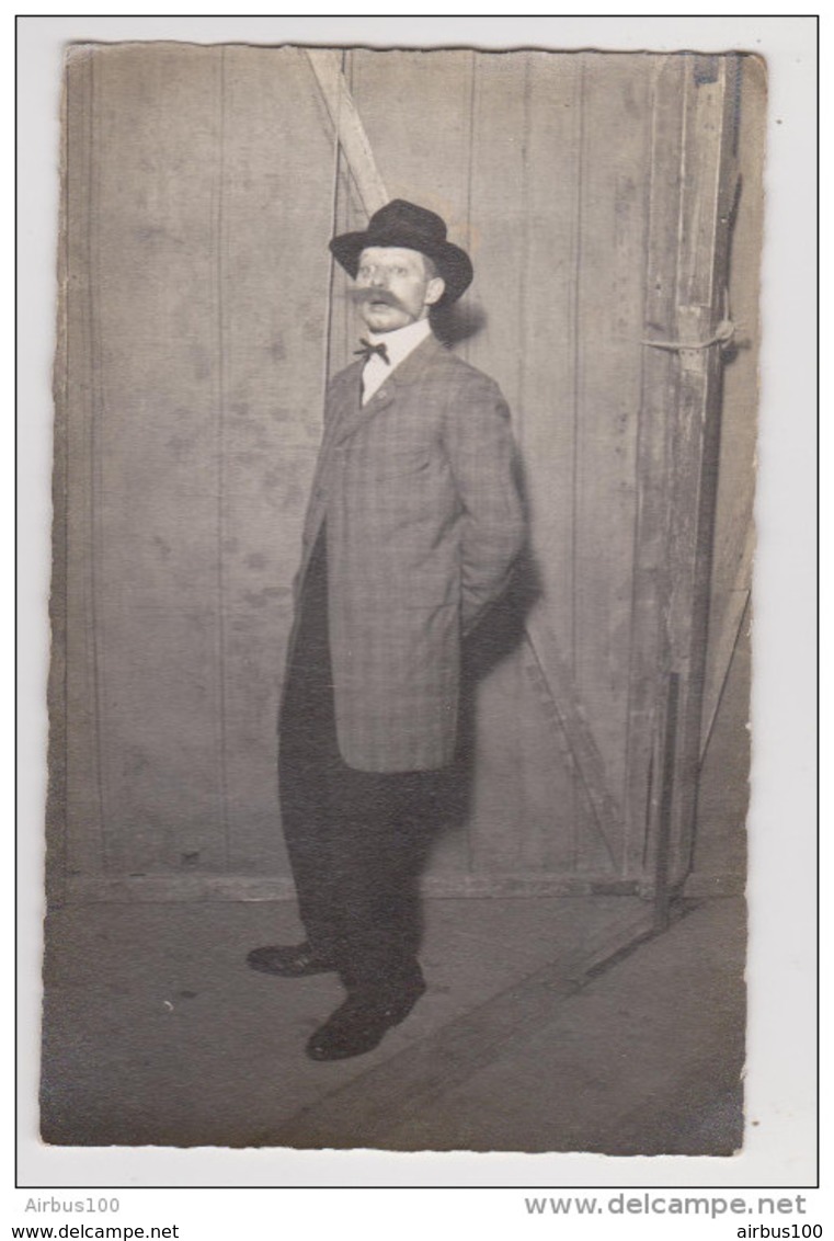 CARTE PHOTO STUDIO RENOUARD POITIERS THÉÂTRE DÉGUISEMENT HOMME DÉBUT XX ème SIECLE - THEATER COSTUME DISGUISE - Théâtre & Déguisements