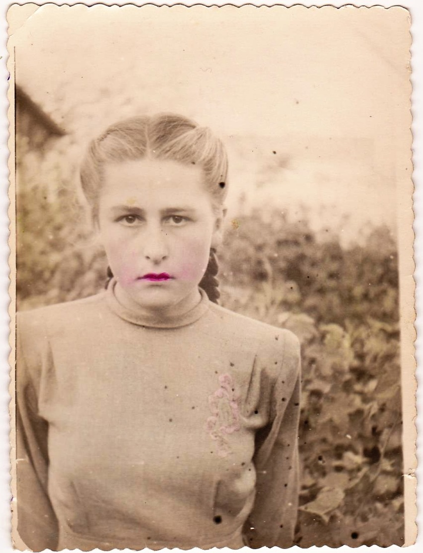 Young  Girl  Lips Made Up -  Jeune Fille   - Russian Vintage  Hand Tinted Photo 1952 - Personnes Anonymes