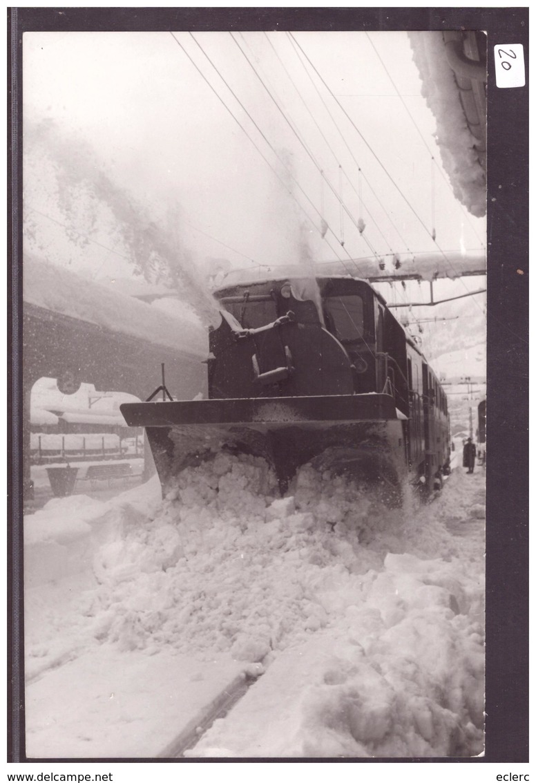 PHOTO 13x20 Cm - VALLORBE - TRAIN CHASSE NEIGE A LA GARE - BAHN - TB - Vallorbe