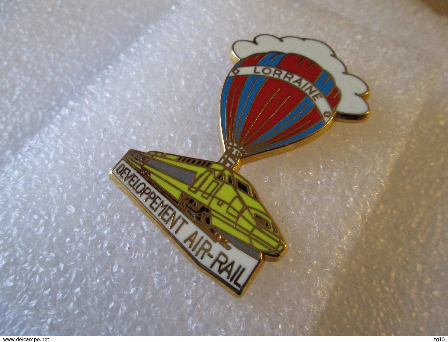 PIN'S    TGV  LORRAINE   DEVELOPPEMENT  AIR  RAIL  MONTGOLFIERE   Zamak  Ballard  Doré Or Fin - TGV