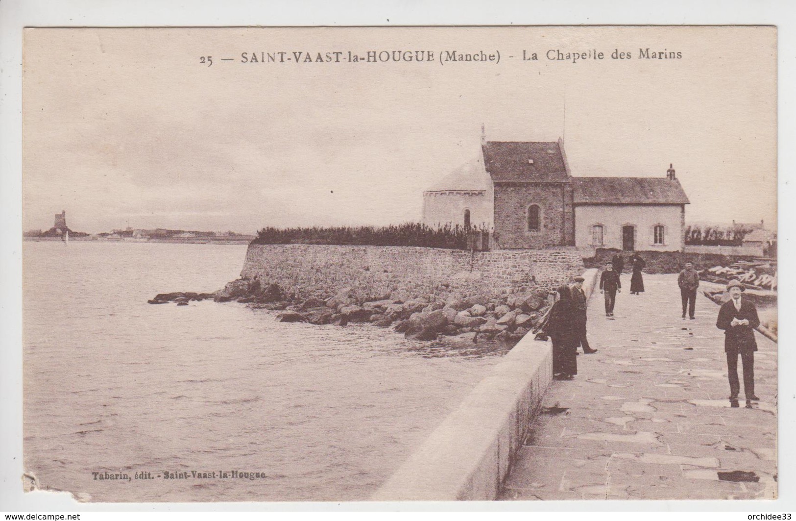 CPA Saint-Vaast-la-Hougue - La Chapelle Des Marins (avec Animation) - Saint Vaast La Hougue