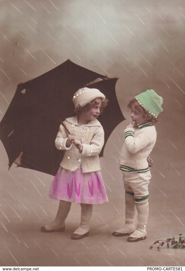 LOT//331.....8 CPA ENFANTS AVEC PARAPLUIE - 5 - 99 Karten