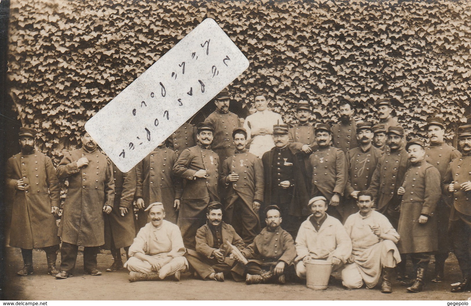 METZ - Des Militaires Qui Posent (  Carte Photo ) - Metz