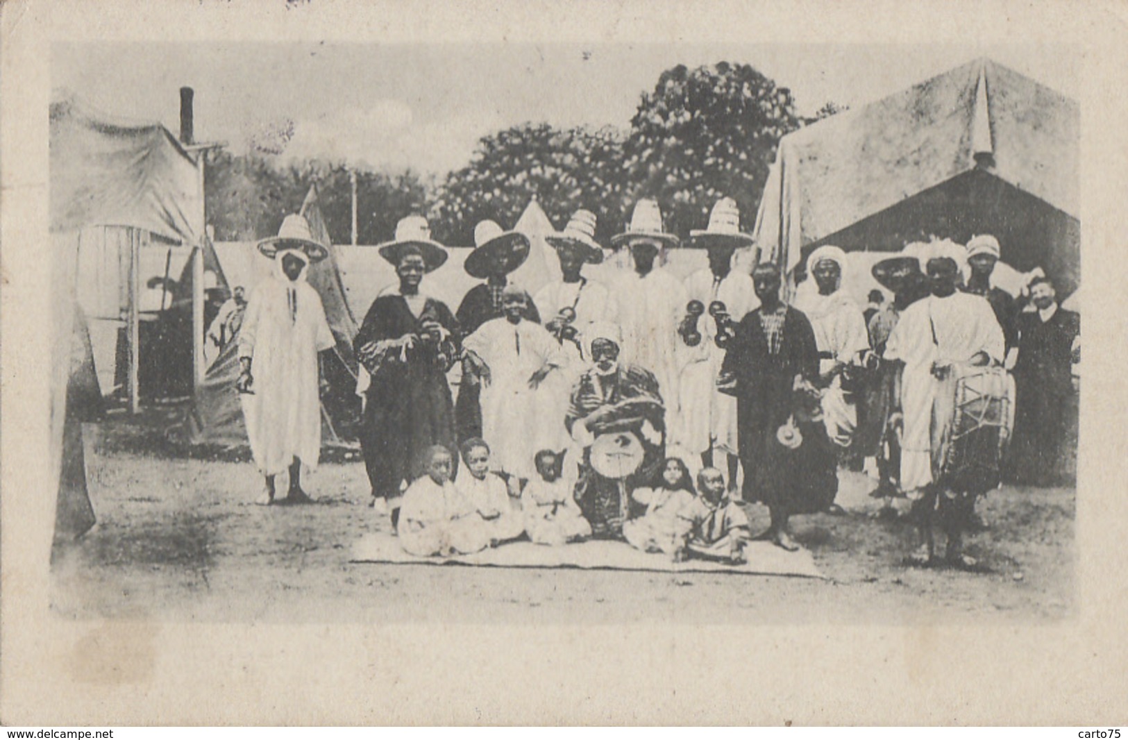 Ethniques Et Cultures - Afrique - Village - Musique Musiciens - Tambours - Enfants - Oblitération Neuilly Verfeil 1908 - Afrique