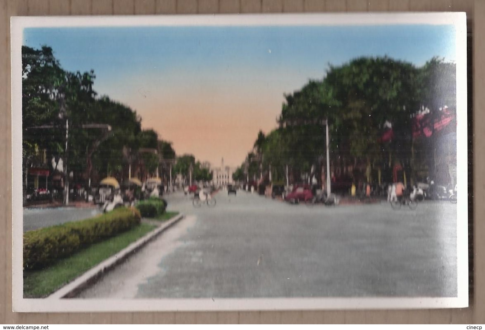 CPSM VIETNAM - SUD VIETNAM - SAIGON - Le Boulevard Charner - TB PLAN ANIMATION Bicyclettes Automobiles - Viêt-Nam