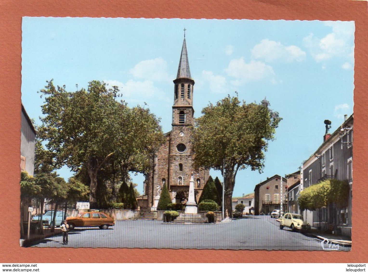 MONTREDON LABESSONNIE   PLACE EGLISE Voitures - Montredon Labessonie