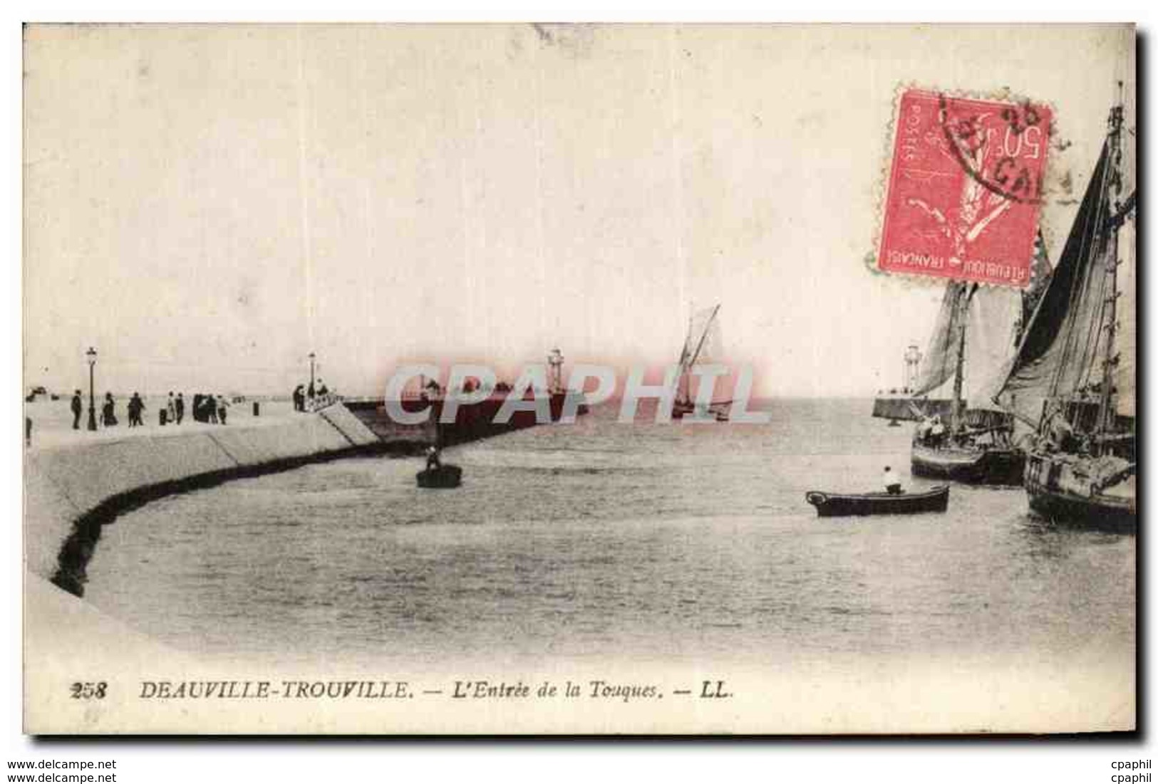 CPA Deauville Trouville L Entree De La Touques Bateaux - Deauville