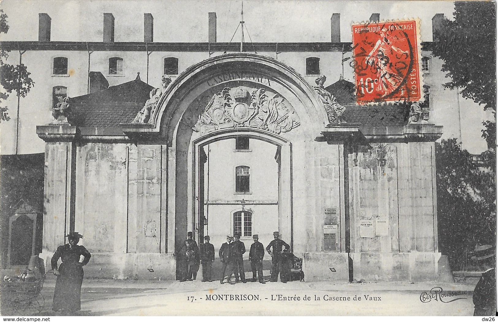 Montbrison - L'Entrée De La Caserne De Vaux - Edition Chéri Rousseau, Carte Animée N° 17 - Casernes