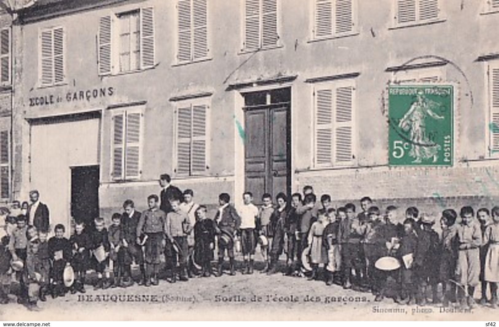 BEAUQUESNE          SORTIE DE L ECOLE DES GARCONS - Beauquesne