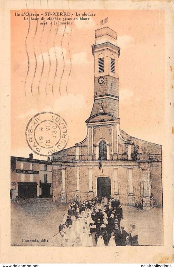 Ile D'Oléron.    St Pierre  D'Oléron    17    L'Eglise Et Sortie De Communiants      (voir Scan) - Ile D'Oléron