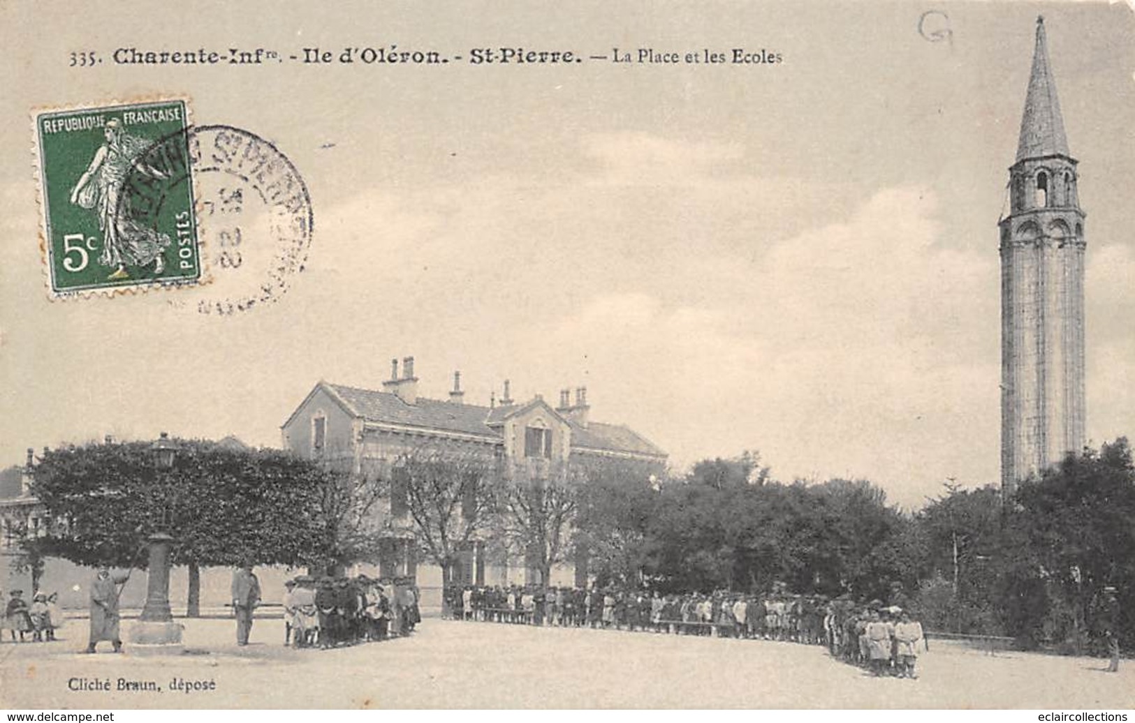 Ile D'Oléron.    St Pierre  D'Oléron    17    La Place Et Les écoles       (voir Scan) - Ile D'Oléron