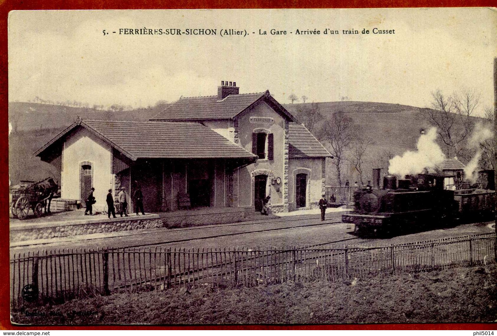 03  CPA FERRIRES-SUR-CHISSON   La Gare   Arrivée D'un Train De Cusset   Très Bon état - Autres & Non Classés