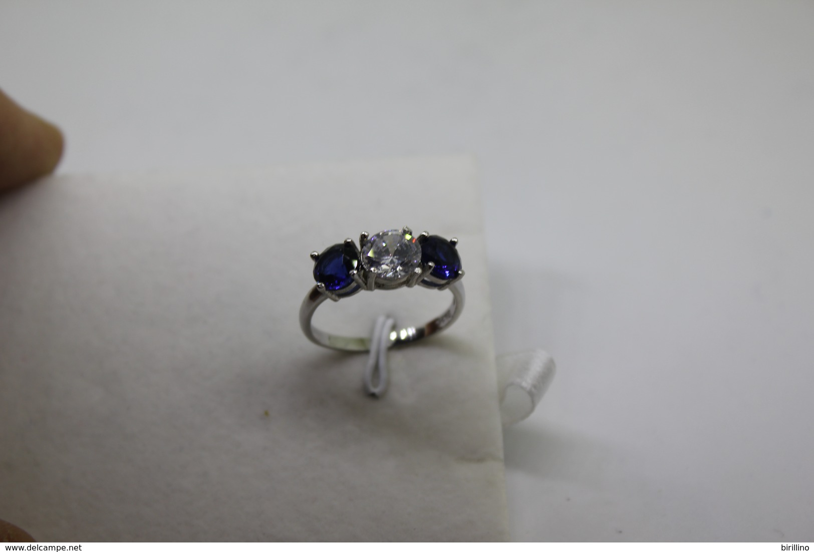 A60049 - Anello in argento sterling pietre centrale bianca e due pietre blue  - misura 8